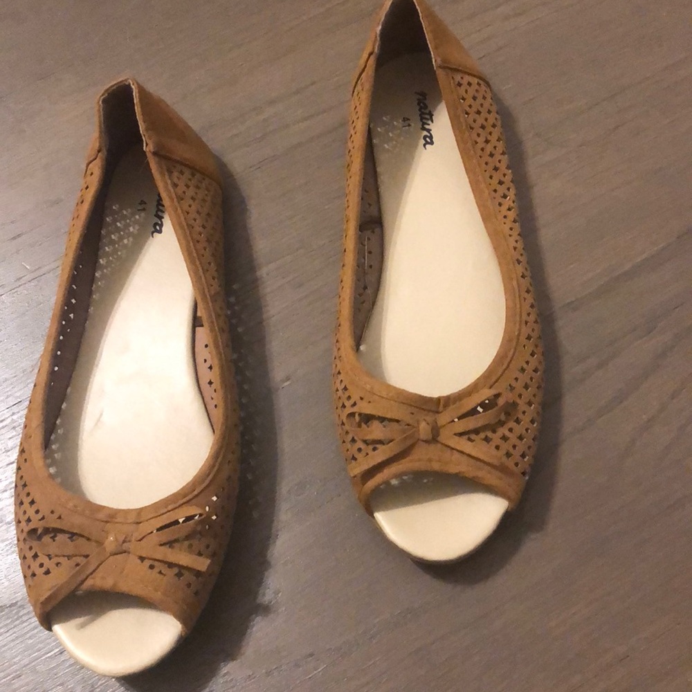 Flats with bows